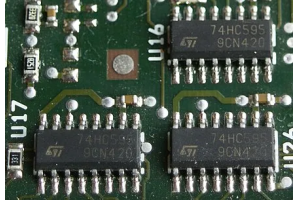 IC 7400 Component: Detaye travay, karakteristik, ak aplikasyon pou